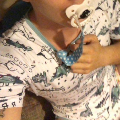 18+ only 🧜 heyyy it’s raven😘 26 🍼really 2 abdl/little/sub/pet 🧴love making new friends🐣lil pot leaf 🍃 I am a taken baby but dm open. butt be nice