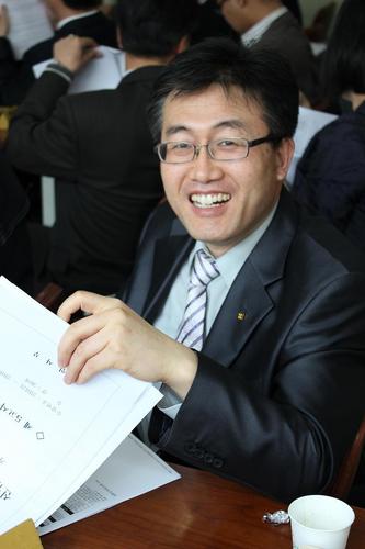 보드라운 O 형  / 공공기관 예산편성 관리 / 이사회 운영 / 사규관리 / 석촌호수 동호 서호 한바퀴 돌면 2,532m, 두바퀴 뛰면 딱 좋아 / 출몰지역  여의도와 잠실, 가끔 명동 / 성공= 일+노는것+침묵 /  탁월함은 모든 차별을 압도한다 ~ 만세 ^£^