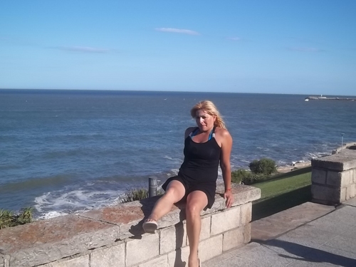 monynek's profile picture. 