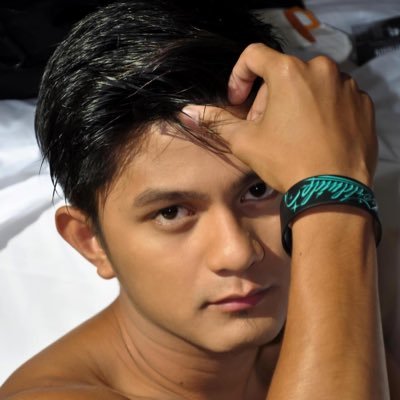 kahit Hindi ganto itchura ko mamahalin mo parin ba ko ???