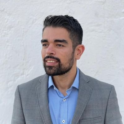 Javier83's profile picture. Lic. En Relaciones internacionales, Camino a convertirme en el hombre que quiero ser. Asertivo, apasionado enamorado de su trabajo de la vida y de un chocorol!