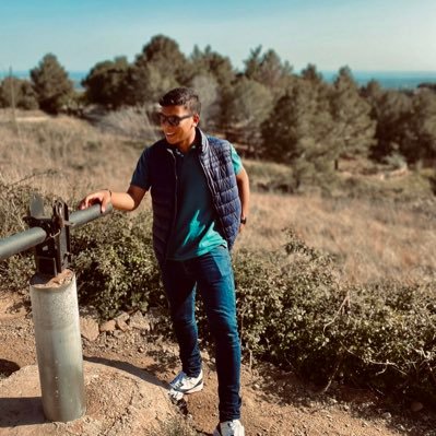 brayan_quilindo's profile picture. Aquellos que fueron visto bailando, fueron juzgados como locos 👀