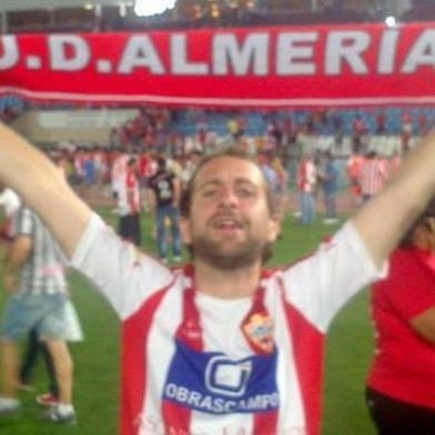 Aficionado de la UD Almería y del Milan. 

Progresista y Republicano