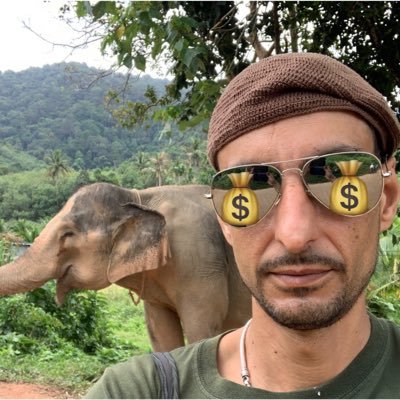 #CryptoAddict 🤑 #DailyTrader 💸 #Investor💰#MoneyMaker 🧞♂️🪄 Globe-Trotter🏝Follow Me I follow U💵 #CRO Canal👇
