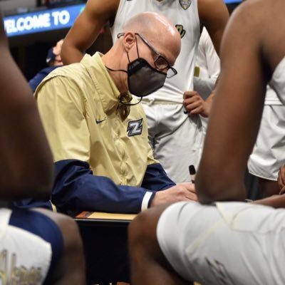 Official Twitter of the University of Akron Men's Basketball Head Coach John Groce. #GoZips 🦘 #1Akron