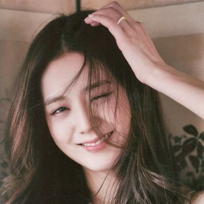 Just a simple Jisoo fan account.
At the moment cannot really focus on her knowing the palestinians are suffering.
