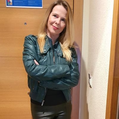 EspinarMariam's profile picture. constante, risueña