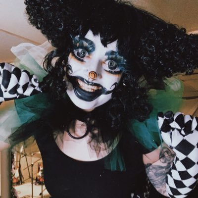 🚨18 + only!🚨 they/them BLM anti fascist Burlesque wereclown of St. Louis! |