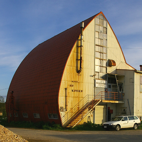 博士（工学）（北海道大学大学院）／建築史／一級建築士／富山県ヘリテージマネージャー／長野県飯田市出身／共著に『道東の建築探訪』『建築家の清廉 上遠野徹と北のモダニズム』