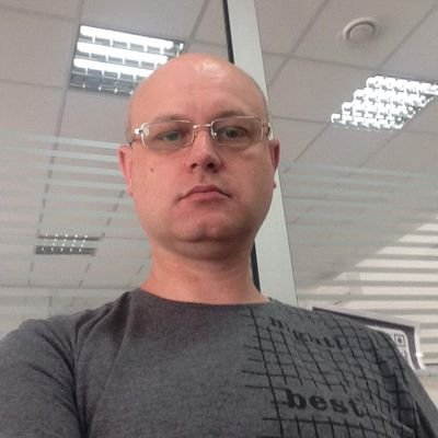 Интересы: увлекаюсь фотографией, но мама постоянно ее куда-то прячет. О себе: умён, красив, с чувством юмора, честен, стабилен, интересен, наврал.