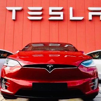 IdTesla's profile picture. Break Rules.