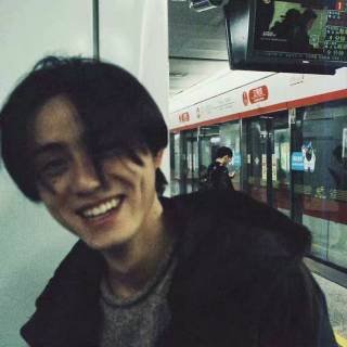 xapoh17's profile picture. 刚毕业男大学生，第一次加入推特，常年蒙自开远等地，没约过，愿意尝试欲望比较强，长度16+