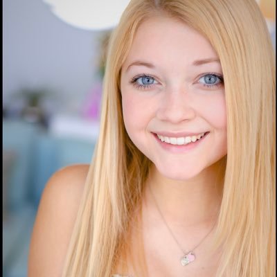 20, SAG actress, model, and dancer! Twitter/TikTok: SamanthaABailey Manager- @Theesinetwork Agent- @agentsnmk