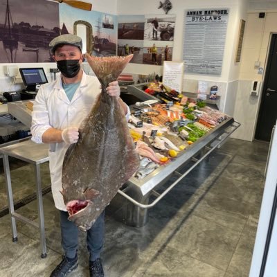 We supply the public, wholesale and catering community with the freshest seafood caught onboard our very own fleet of boats helping us have the best quality 🐟