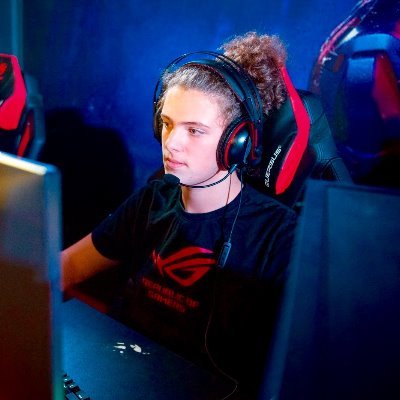 lorenzo02787499's profile picture. #Sport/#Esport enthusiasts 🏸/🎮 #Actor and amateur #Cook 🎭/👨‍🍳