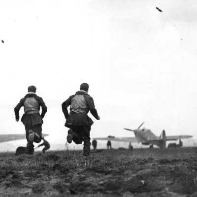 Remembering all 2,937 British and Allied airmen of The Battle of Britain, 1 tweet at a time. 

#LestWeForget