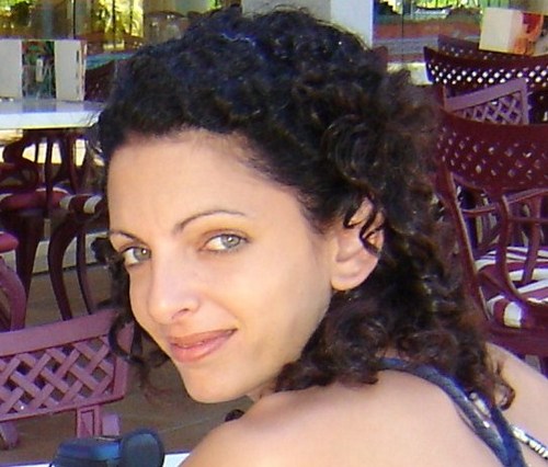 MarcelaSorgetti's profile picture. Oriunda de Marte, embajadora de paz, defensora del metal, amante del terror, apasionada del cosmos, idem con el vampirismo, me chifla Tarantino y odio la gaita.