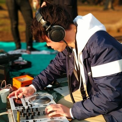 DJ/音楽家 ヘッダーはHUBのハラペーニョフライ Icon Photo @tainakanchu
↓↓ profiles & booking info ↓↓