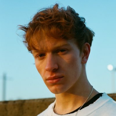 Multi-Instrumentalist / Songwriter. 23.07.21 // SUMMERTIME // Pre-Save 👇 Going for that ‘Brit Rising Star’