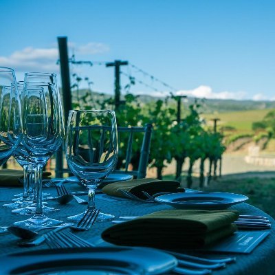 Your expert local guide to Napa's luxury hotels, spas & restaurants. Find great deals on tours and insight into the area's world-famous vineyards.