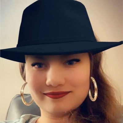 Lana Parrilla fan. evil regal. I'm 21. I love Once Upon A Time my favorite TV show. I love to sing and pentatonix sing 🎤