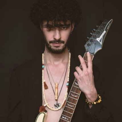 Artiste, auteur, compositeur, Interprète
Style Pop Rock Electro en français
Chanteur , guitariste, batteur
premier single 👇 https://t.co/PzGf2ccnIM