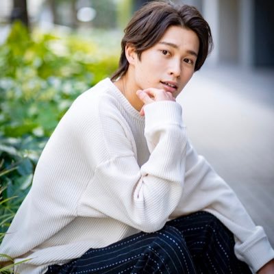 JME-イー・コンセプト所属/ 舞台「風を切れ」主演 東京芸術劇場/NTV「テレビ報道記者」根本創役/「仮面ライダーリバイス」オルテカ/初芝真役/第33回JUNON BOYコンテスト フォトジェニック賞受賞