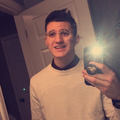 KevinEs541's profile picture. live the moment at the fullest 🔥