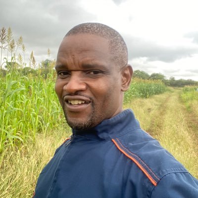 Shabalume la Musa Wa Tjinyunywane Wa Natshane Ka Phatshwane. Nzhuzha waka tjenjela, tjiangula nge nkaka vula ina nyungula! A leader is a dealer in hope👊👊