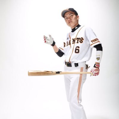 ジャイアンツ坂本勇人選手のモノマネをさせていただいている、やる気のない坂本こと「さかともG」と申します🙇‍♂️千葉県勝浦市出身、愛媛県宇和島市に2年住んでいました🗾お仕事の依頼はDMください‼️右投右打左蹴、趣味：草野球・将棋。インスタもやってます(本名)🙋‍♂️