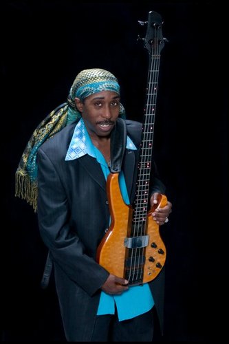 Official Deon Estus - vocalist, bassist, composer, & producer. Played w/ Wham! & @GeorgeMichael. New single #OnlyLoveIsReal