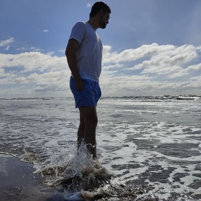 escronus's profile picture. Veni, vidi, vinci.