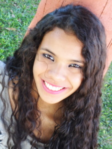 Deus tem o melhor pra mim, e o que perdido foi não se compara com que há de vir. 
Namorada do @misaelbr! S2