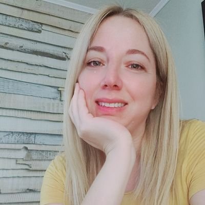 elizabethnmoli's profile picture. 