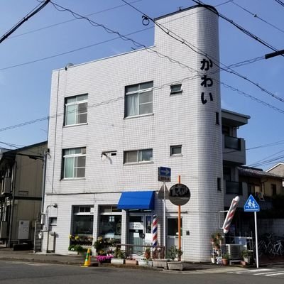 京都市上京区一条殿町486
075-431-4810
8:30~19:00(日・祝日は18:00)まで営業
毎週月・火曜定休日

カット、カラー、パーマなど
猫、マンガ、仮面ライダーが大好きな2代目店長と3代目になる息子でやってます！