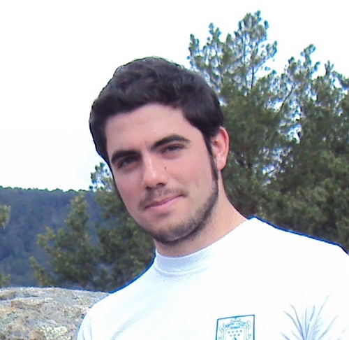 ¿Biografía? ¿Dos líneas? ¿Pero qué es esto? O me paso o me quedo cortísimo... De momento estudiando Ingeniería Informática y veremos que pasa en un par de años