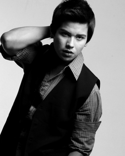 Totiteixeira's profile picture. Não só mais um , mas um entre muitos.Não me digo o melhor mas um que faz de tudo pra estar lá. Timido,talvez, discreto,pode até ser,aquele pra surpreender.