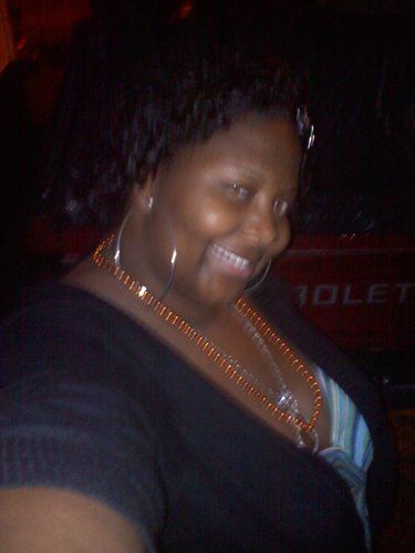 I AM A GOOD PERSON LOVE TO SING FUN TO BE AROND AND WITH LOVE PEOPLE DAT CAN GET DOWN WITH ME AND I WILL ALWAYS BE REAL WITH A PERSON AND DAT ME