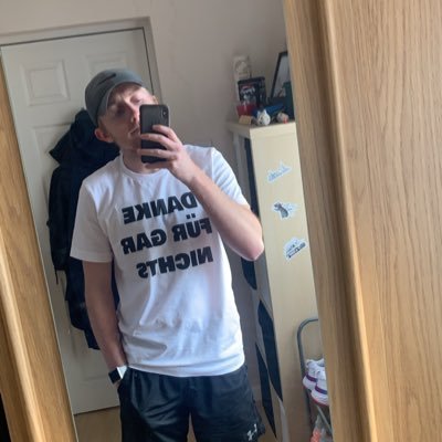 ryantennisuk's profile picture. Ce n'est pas le chute. C'est l'atterrissage.