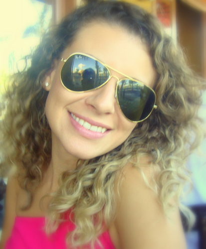 vanborgess's profile picture. Adventista, quase fisioterapeuta, amiga, namorada, filha, irmã, tia, prima e agora dinda! Acredito no poder de uma boa risada! Viver com intensidade é meu lema.