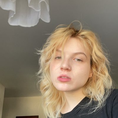 julsncl's profile picture. they/them