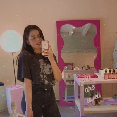 MeliVega45's profile picture. 22 | acuario, mexicana