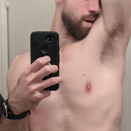 Geeky jock with a thing for wrestling and that good gym smell. 🇨🇦🤼🐽