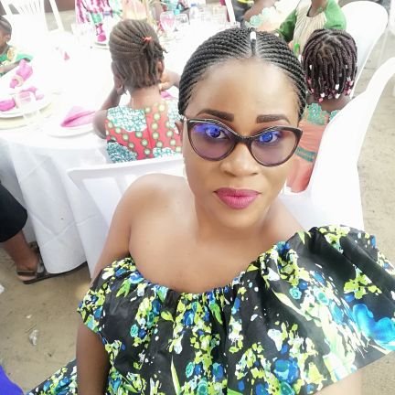 MoukokoVanessa's profile picture. je suis vrai et entière généralement avec moi c'est blanc ou https://t.co/iSUEQVZQSd dessus de tout j'aime JESUS