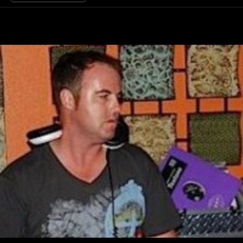 DJEDGE's profile picture. Techno House DJ with focus on upfront sounds.