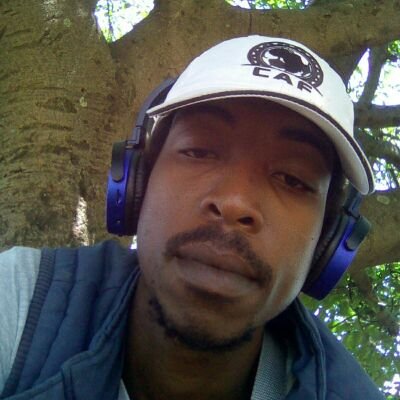 desmond2c's profile picture. A thin line between sanity and insanity