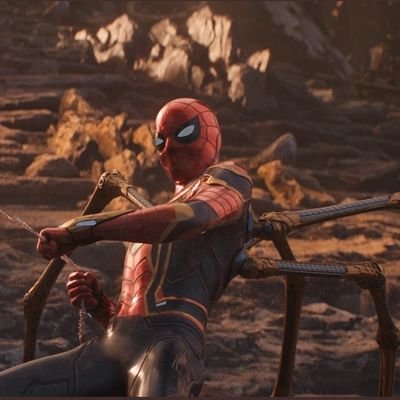 wormbish's profile picture. she/her