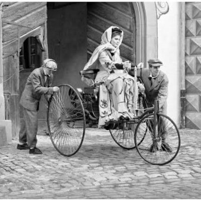 Automobile Engineer. But,attracted towards Investing_Trading_Finance .
*RISK hai toh ISHQ hai*