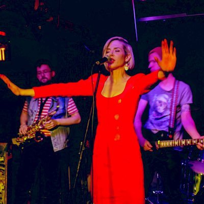 caliplatek's profile picture. Person. Mother. Senior Digital Marketing Manager @SimonSchusterCA (opinions my own) 🎤@MyOwnMoneyMusic She/her ♊