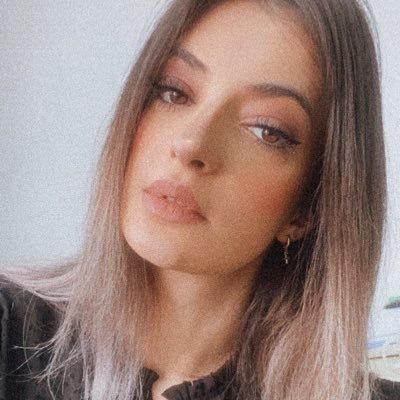 opiabibliosmia's profile picture. Çok da tın tın